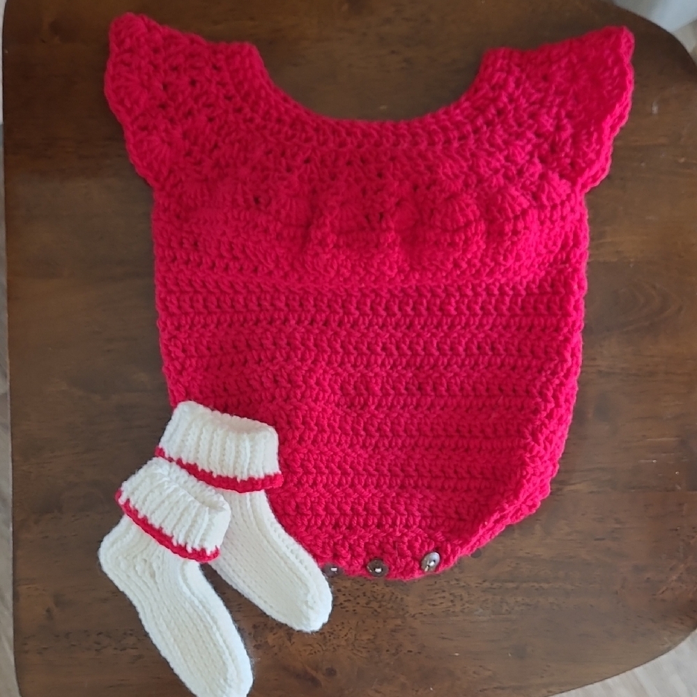 Romper w/socks *NEW*